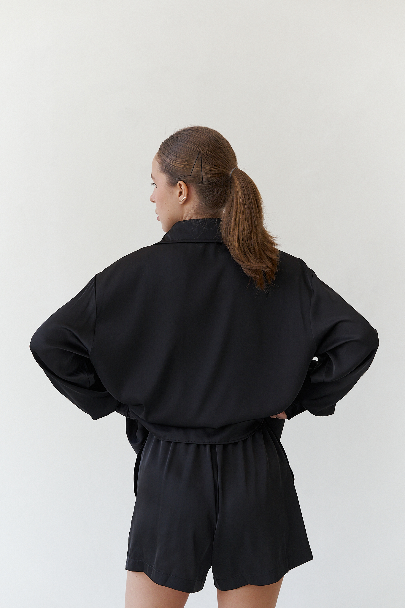 Шовковий костюм з шортами BLACK