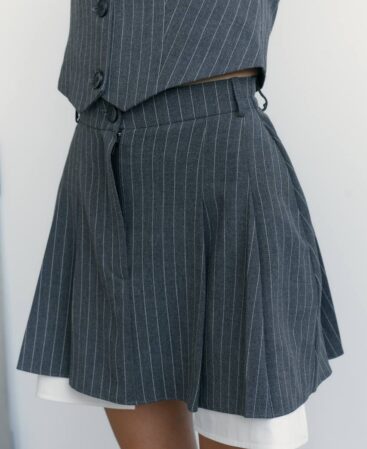 Skirt with white pockets