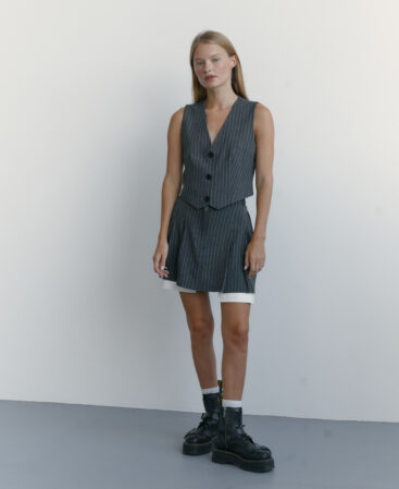 Skirt with white pockets