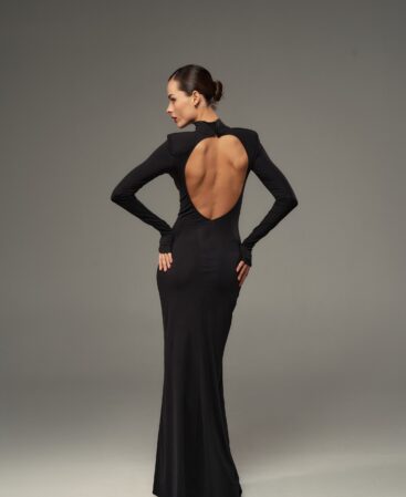 Maxi dress with shoulders and open back